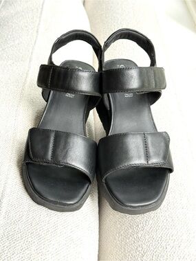 Geox Black Leather Platform Sandals with Cushioned Velcro Straps & Bands Size 6